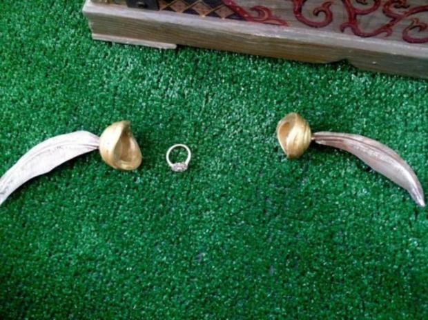 Lqu7snhOStOKgmZEvnmD_Snitch engagement ring box via CustomMade